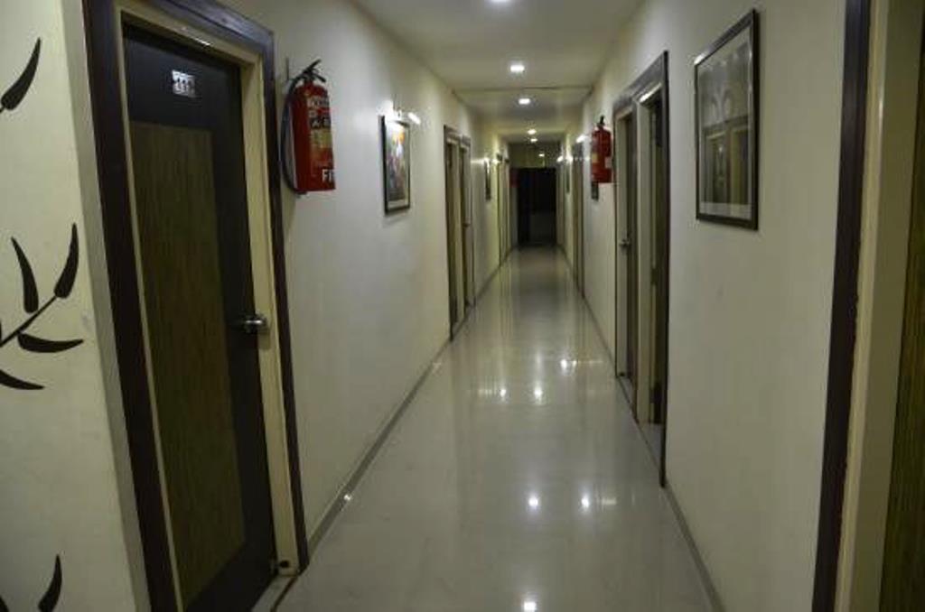אחמדאבאד Hotel Royal Apple מראה חיצוני תמונה