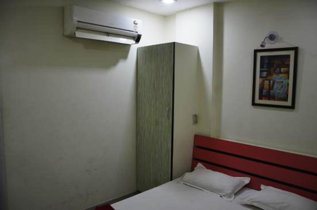 אחמדאבאד Hotel Royal Apple מראה חיצוני תמונה