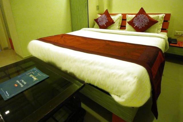 אחמדאבאד Hotel Royal Apple מראה חיצוני תמונה